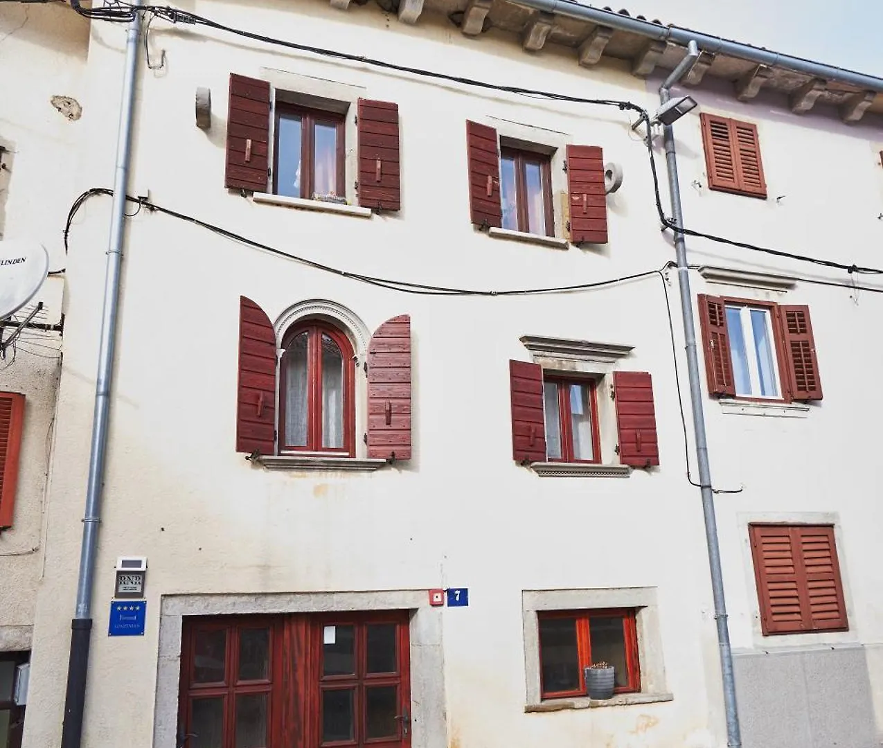 Rnr Apartments Buzet 0*,